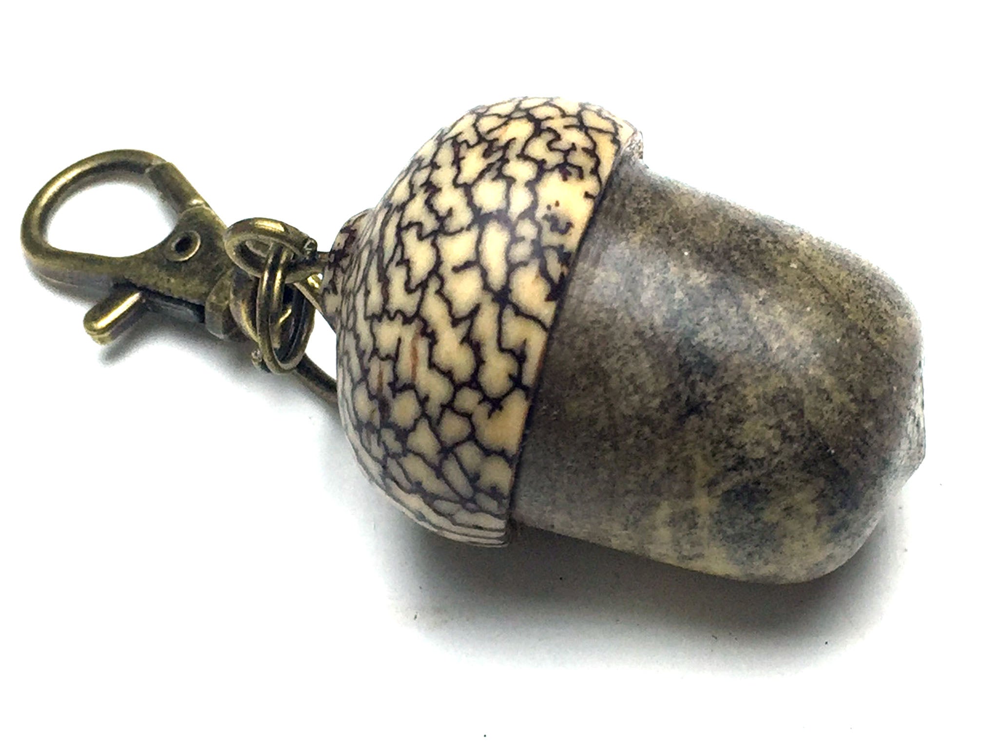 LV-5270 California Buckeye & Betelnut Acorn Pill Box, Pendant Box-SCREW CAP