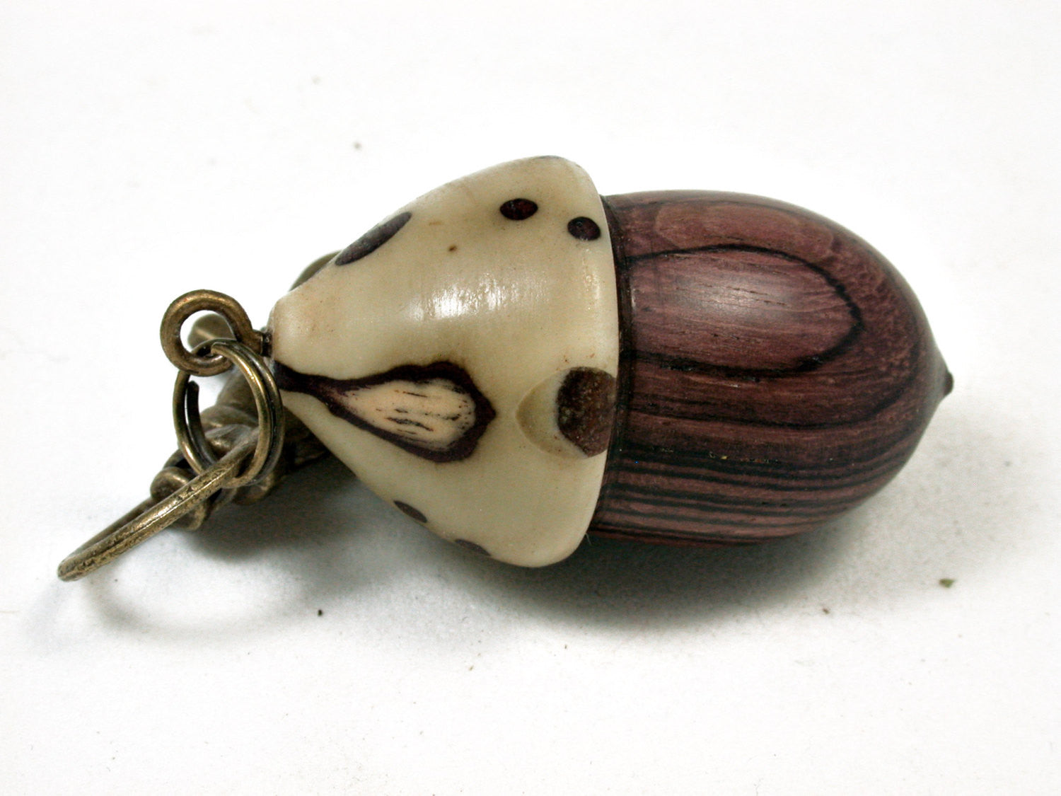 LV-2093 Acorn Pendant Box, Charm, Pill Holder from Camatillo & Raffia Palm Nut-SCREW CAP