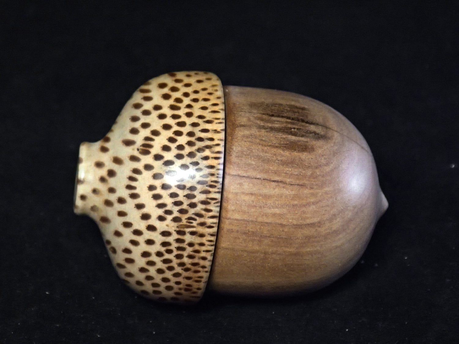 LV-1196 Sandalwood & Royal Palm Wooden Acorn Trinket Box, Keepsakes, Jewelry Box-SCREW CAP