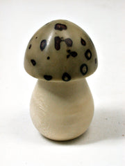LV-2004 Holly & Raphia Palm Nut Threaded Mushroom Needlecase, Pill Box, Jewelry Box-SCREW CAP